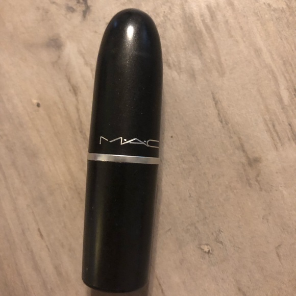 Mac Retro Matte Lipstick in Runway Hit - Picture 2 of 7